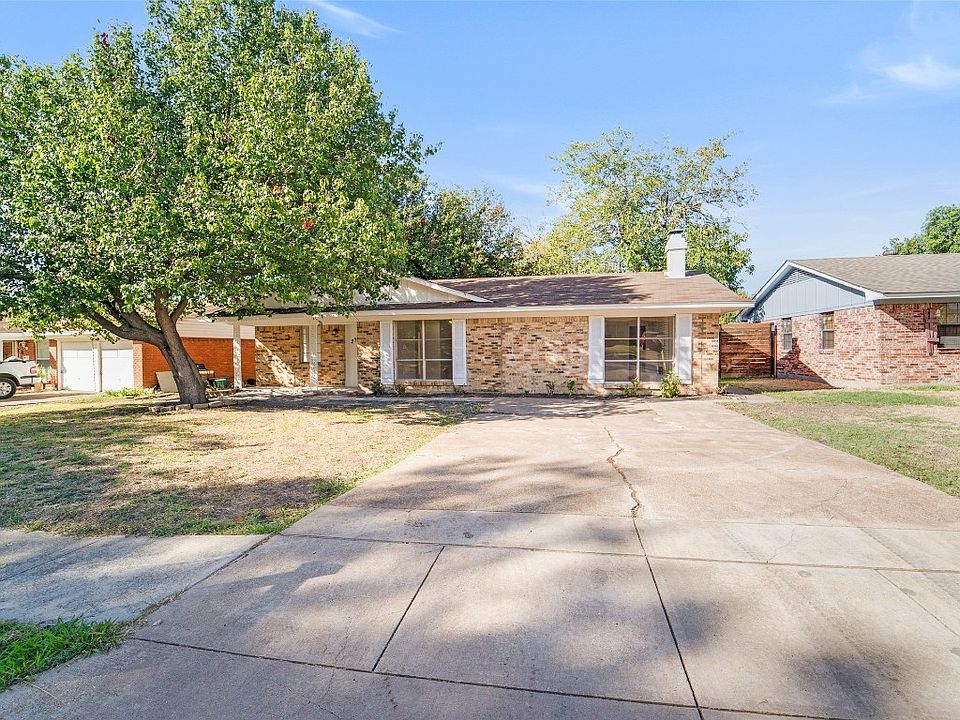 1st image of 2743 Larchmont Dr
