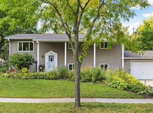 492 Presidential Ln, Madison, WI 53711