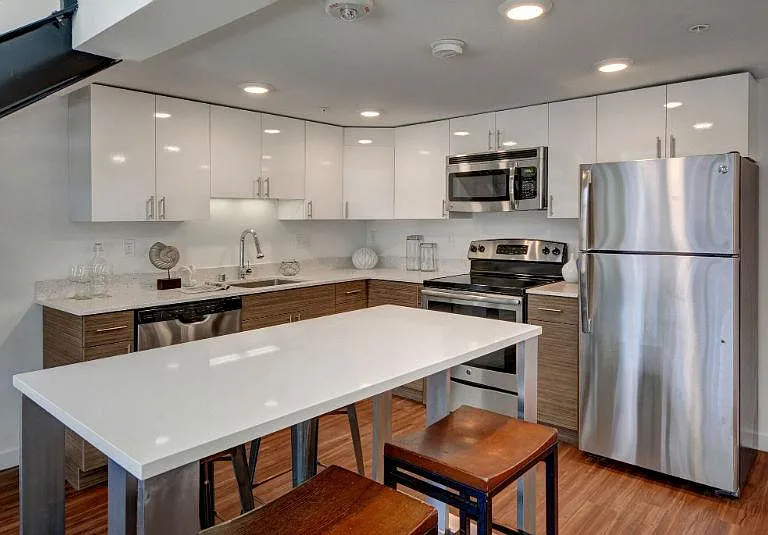 Queen Anne Flats — Photo 11