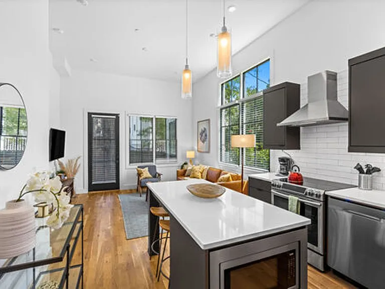 788 Bonaventure Ave NE — Photo 3