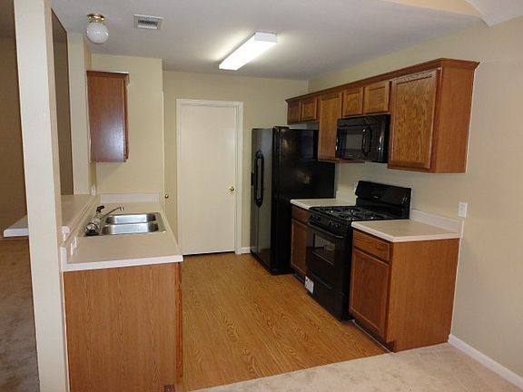 2nd image of 915 Sonny Dr
