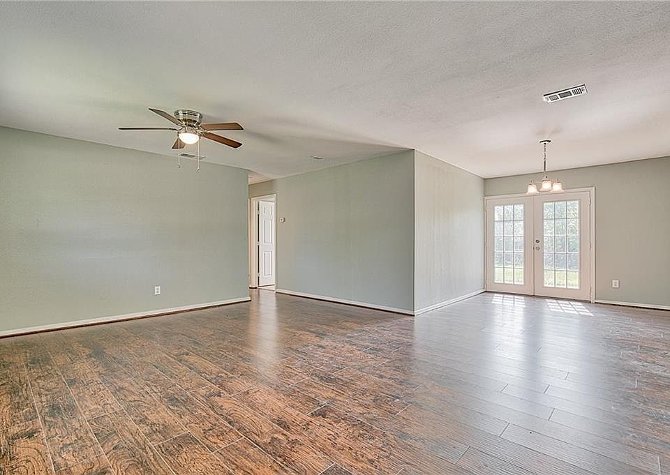 1st image of 2622 Greenhill Dr