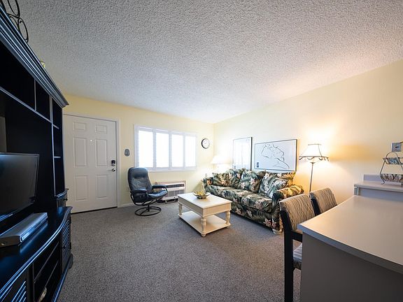 4th image of 928 Wesley Ave #503