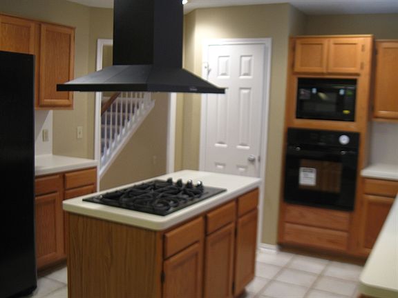 4th image of 4013 Elmwood Dr
