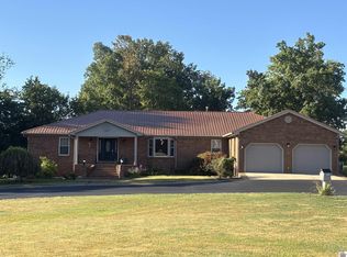 7505 Della Ln, Paducah, KY 42003