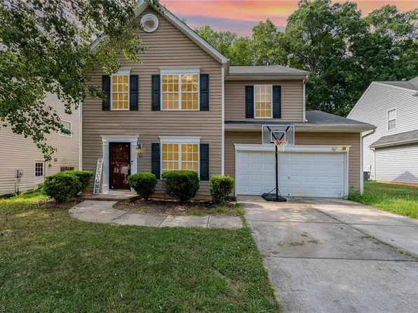 911 Woodlake Dr, Greensboro, NC 27406