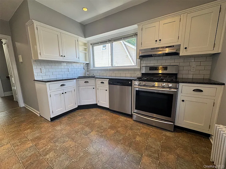 37 Ingraham Ln — Photo 6