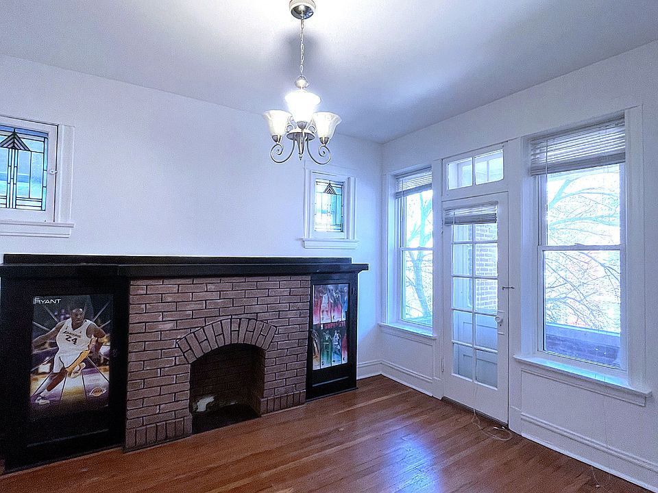 1st image of 902 N Oakley Blvd #2