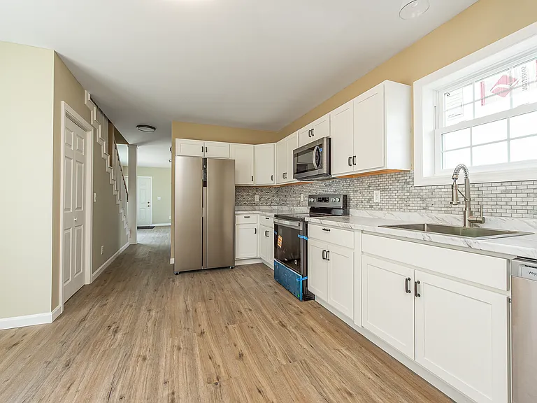 31 Drummond St — Photo 4
