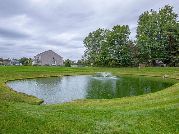 2nd image of 8201 Meadow Chase Dr