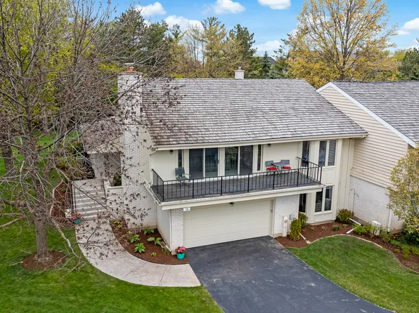 174 Briarwood Loop, Oak Brook, IL 60523
