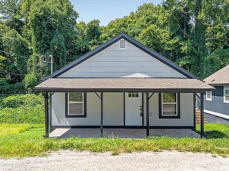 403 Spring Ct — Photo 28