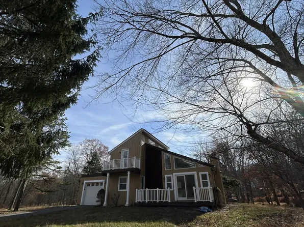 2233 Vista Cir, East Stroudsburg, PA 18302