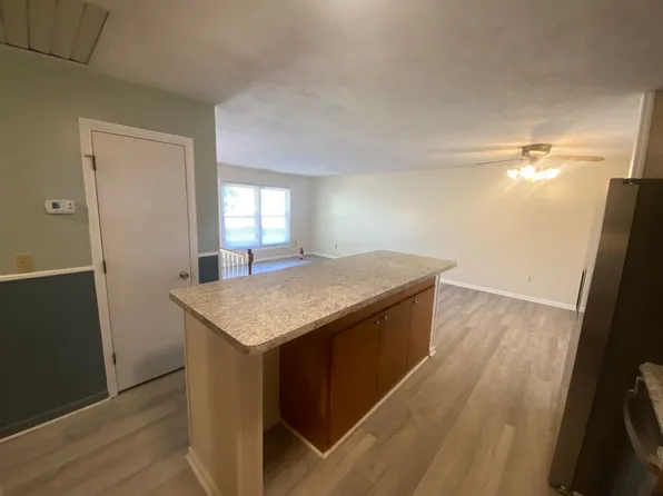 1107A E Roanoke St, Blacksburg, VA 24060