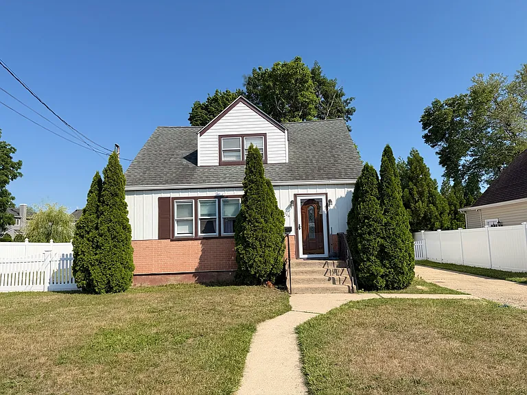 2306 Lincoln St — Photo 1