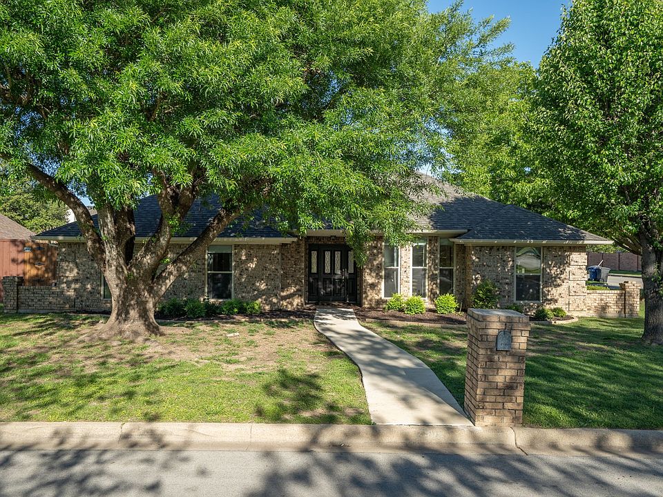 1st image of 2901 Flamingo Cir