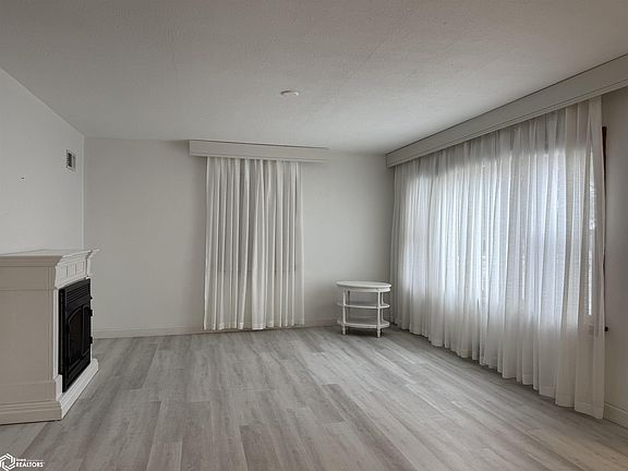 3rd image of 108 S Elm St