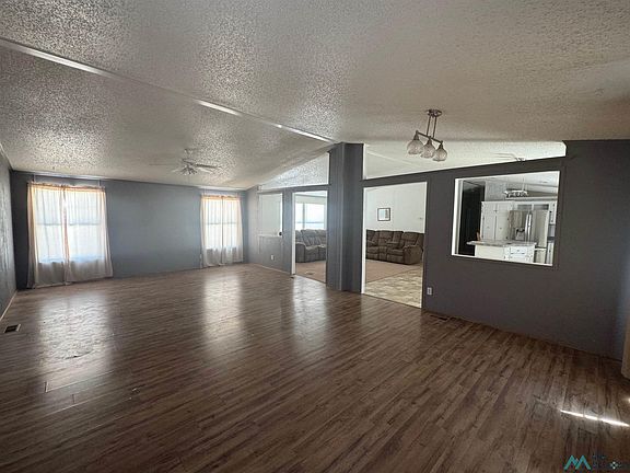 3rd image of 6 Lark Ln