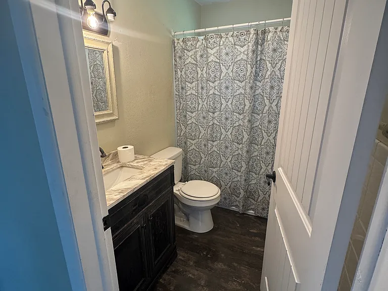 3320 Indiana Ave — Photo 3