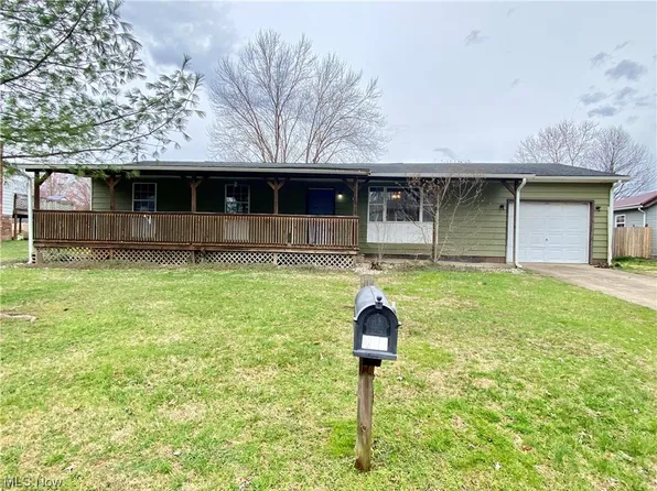 486 Jefferson Dr, Mineral Wells, WV 26150