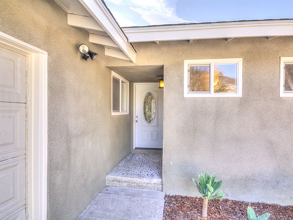 5th image of 2767 E Hillcrest Dr