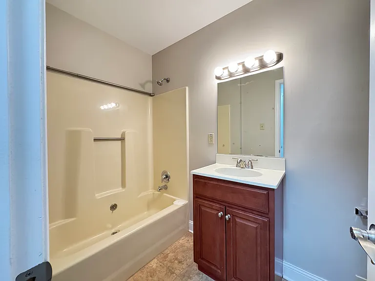 Hallway Full Bathroom