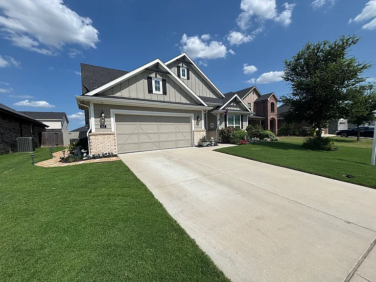 907 Swift Dr — Photo 15