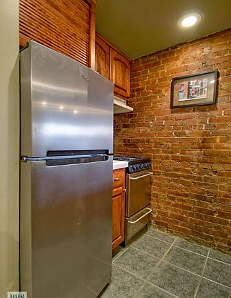 4th image of 424 W 46th St APT 3D