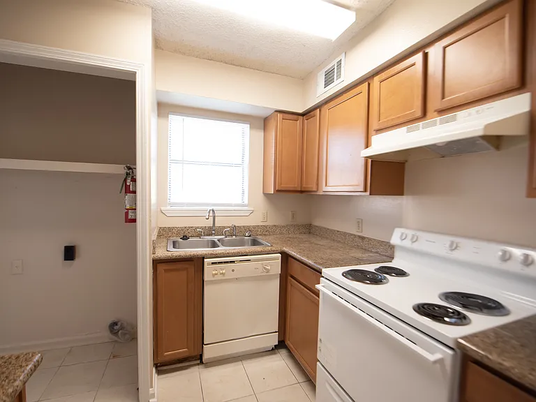 Park Place Apartments — Photo 6