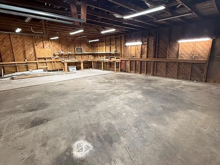 498 W Bay St — Photo 12