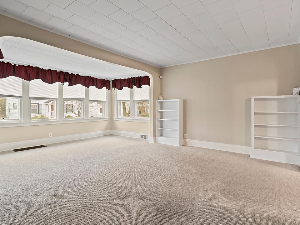 1st image of 204 E Hazeltine Ave #100