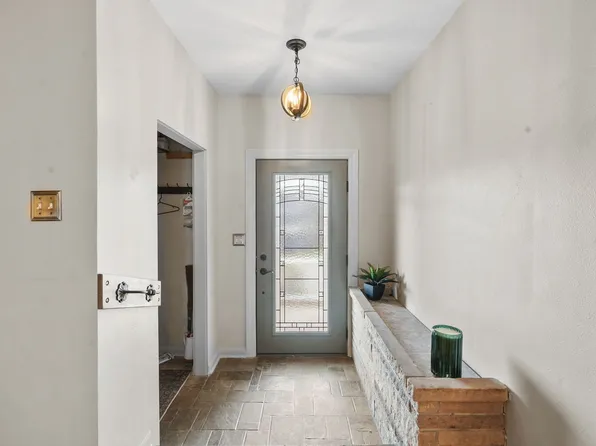 908 Chestnut Ln, Vestal, NY 13850