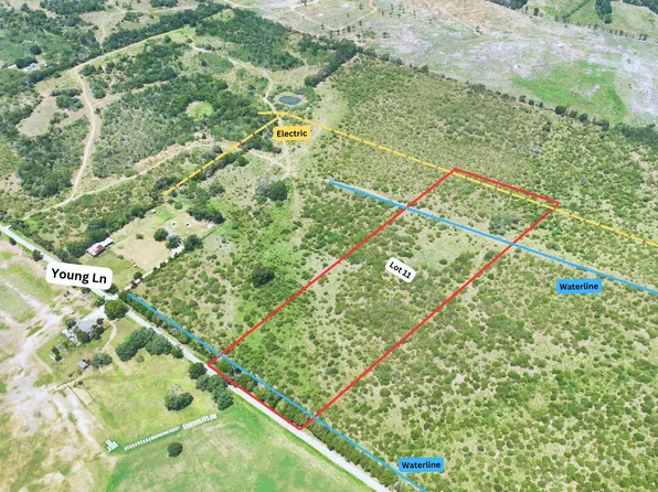 11 Young Ln, Lockhart, TX 78644