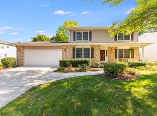 908 Williamsburg Dr, Naperville, IL
