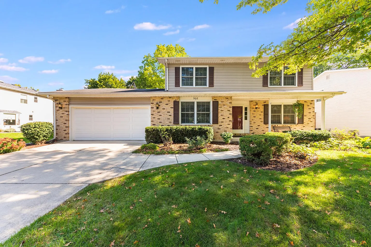 908 Williamsburg Dr photo 1