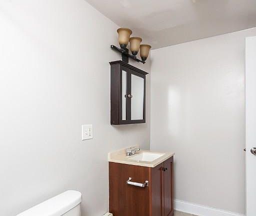 3rd image of 815 W Cornelia Ave #118