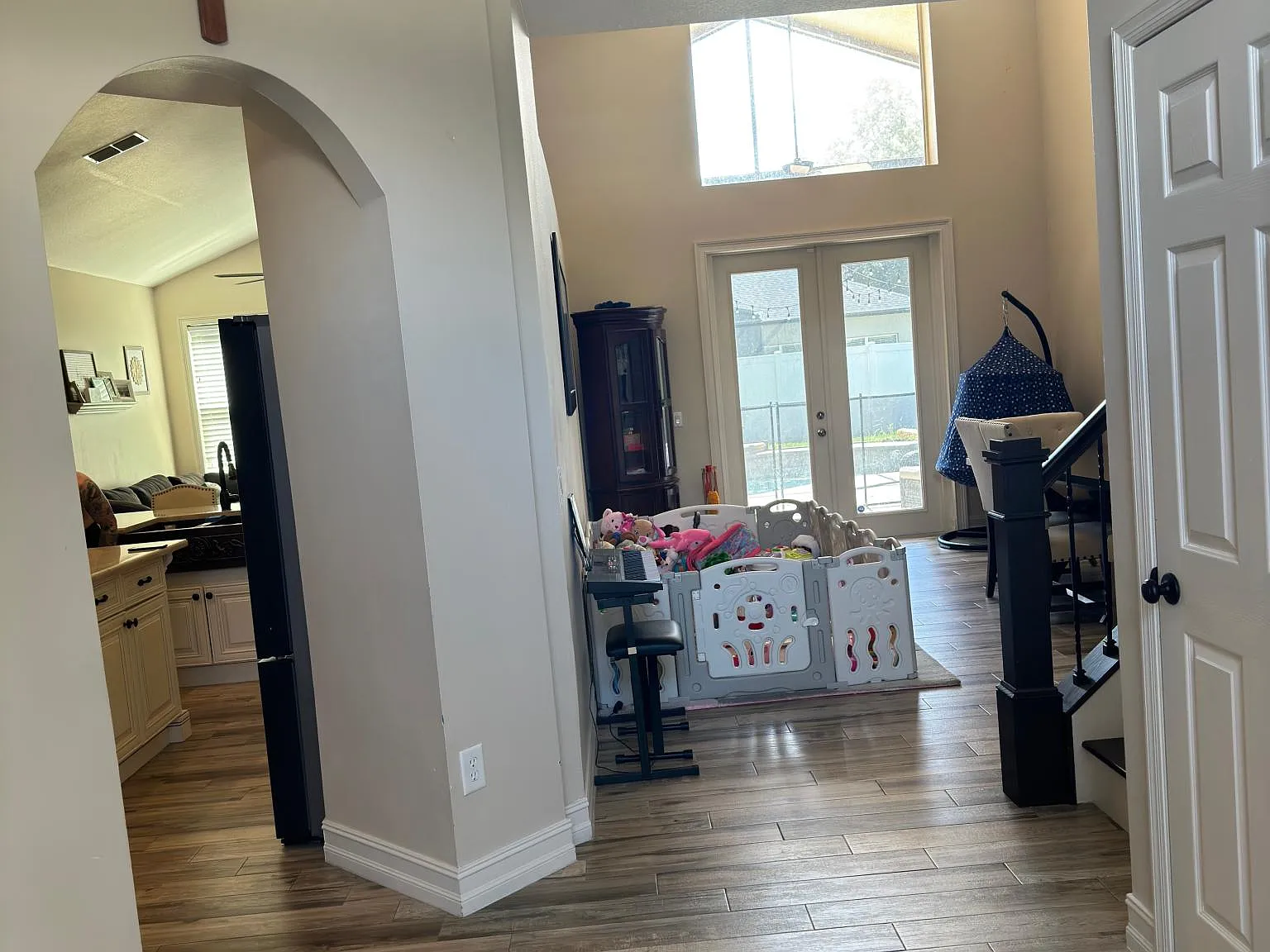 4 bed, 2547 sqft, $3,590 — Photo 4