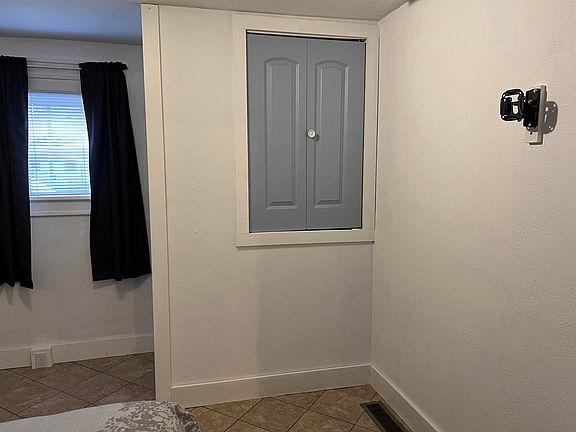 4th image of 405 S Poplar St