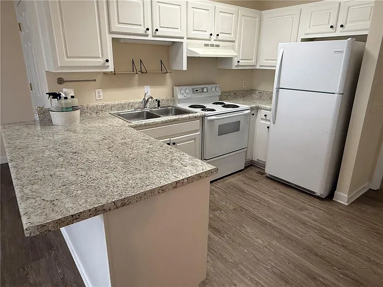 683 Grant St #I — Photo 5