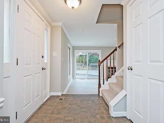 4th image of 10622 Railroad Ct