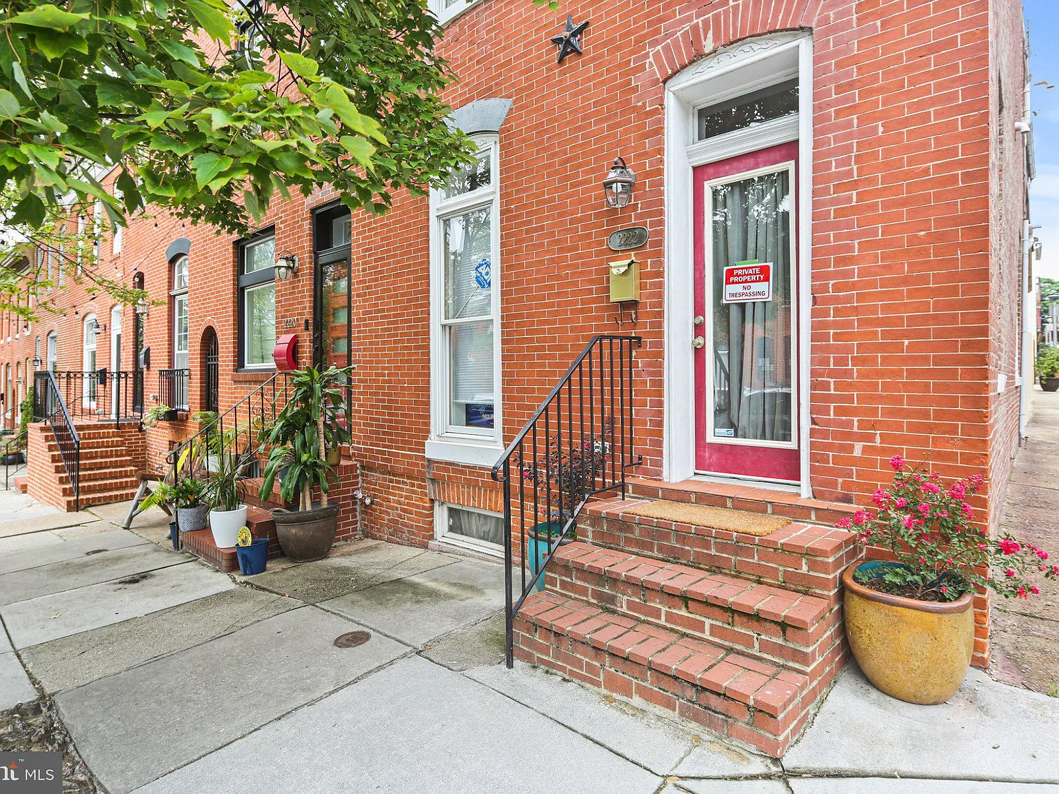 1 bed, 1.0 bath, 400 sqft, $1,300 — Photo 2