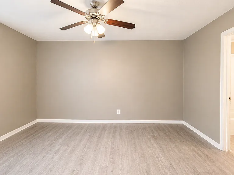 Highlander Apartments — Photo 17