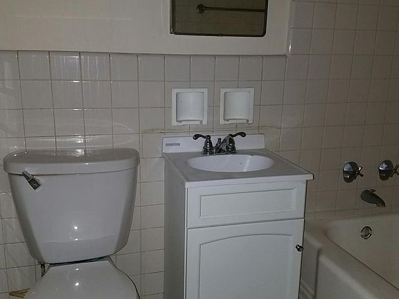 4th image of 935 N Main St APT 504