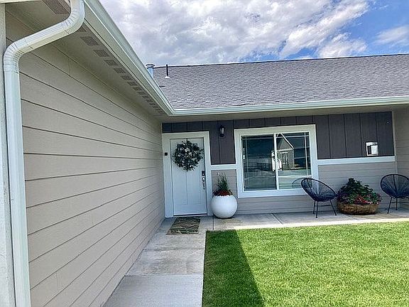 4th image of 2586 Blossom Ln