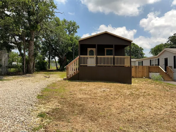 5823 Arrowhead Dr, Granbury, TX 76048