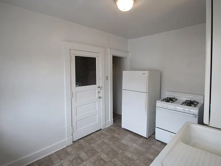 311 Franklin Ave #3 — Photo 6