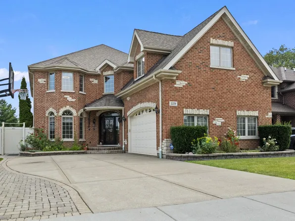 2279 Westview Dr, Des Plaines, IL 60018