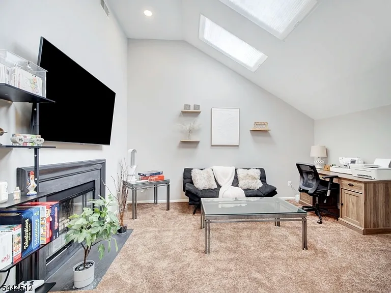 4 Tulip Cres #2B — Photo 20