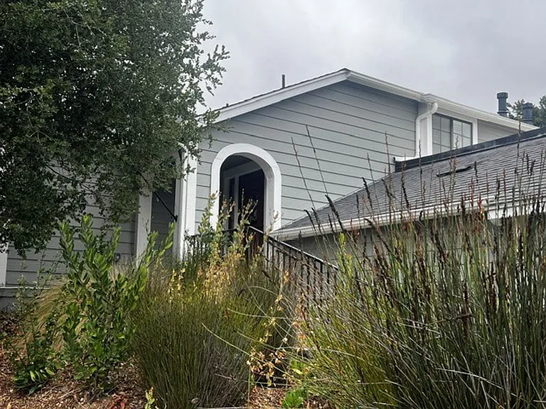 736 Hillside Dr — Photo 2