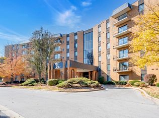 700 N Bruce Ln APT 104, Glenwood, IL 60425